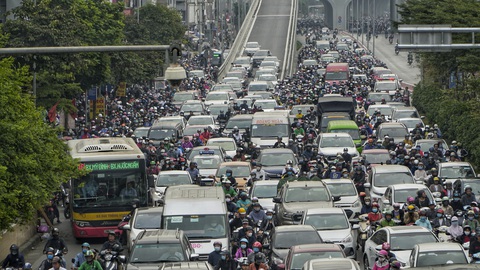 Thông xe vành đai 2 trên cao, đường Trường Chinh lại tắc hơn - Ảnh 1. Thông xe vành đai 2 trên cao, đường Trường Chinh lại tắc hơn - Ảnh 1.