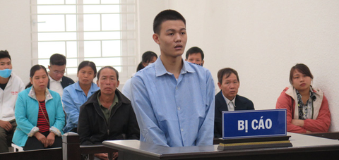 Nam sinh sát hại bà nội bật khóc nức nở khi tòa tuyên tử hình - Ảnh 1. Nam sinh sát hại bà nội bật khóc nức nở khi tòa tuyên tử hình - Ảnh 1.