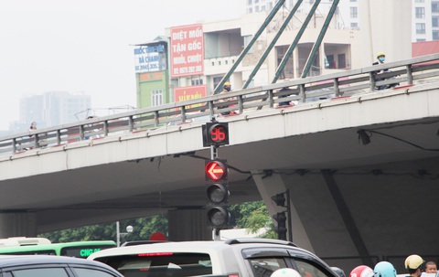 Thông xe vành đai 2 trên cao, đường Trường Chinh lại tắc hơn - Ảnh 5. Thông xe vành đai 2 trên cao, đường Trường Chinh lại tắc hơn - Ảnh 5.
