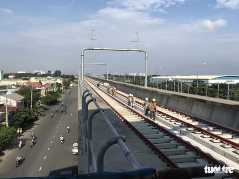 Cận cảnh sự cố rơi gối cao su tại tuyến metro số 1 - Ảnh 5. Cận cảnh sự cố rơi gối cao su tại tuyến metro số 1 - Ảnh 5.