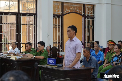 Trả hồ sơ vụ bắt kẻ ném bom bia khủng bố nhà mình, bị tội giết người - Ảnh 1. Trả hồ sơ vụ bắt kẻ ném bom bia khủng bố nhà mình, bị tội giết người - Ảnh 1.