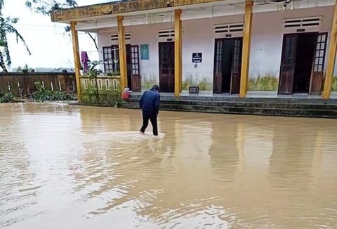 Mưa lớn, nước sông dâng quá nhanh, Quảng Nam lại ngập sâu - Ảnh 4. Mưa lớn, nước sông dâng quá nhanh, Quảng Nam lại ngập sâu - Ảnh 4.