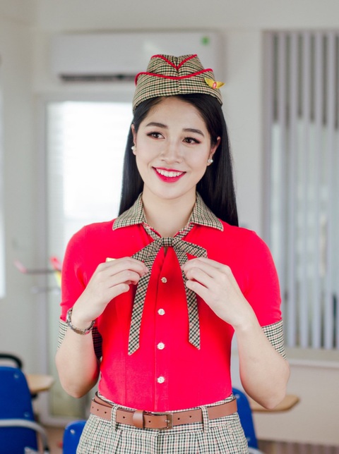 Vẻ duyên dáng của tiếp viên hàng không thi hoa hậu Đặng Vân Ly - Ảnh 8. Vẻ duyên dáng của tiếp viên hàng không thi hoa hậu Đặng Vân Ly - Ảnh 8.