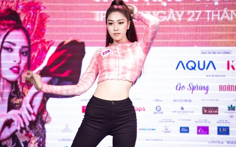 Vẻ duyên dáng của tiếp viên hàng không thi hoa hậu Đặng Vân Ly - Ảnh 7. Vẻ duyên dáng của tiếp viên hàng không thi hoa hậu Đặng Vân Ly - Ảnh 7.