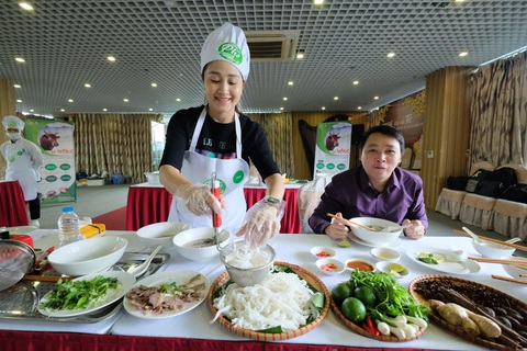 Đi tìm người nấu phở ngon: Ấn tượng từ những đầu bếp tại gia - Ảnh 3. Đi tìm người nấu phở ngon: Ấn tượng từ những đầu bếp tại gia - Ảnh 3.