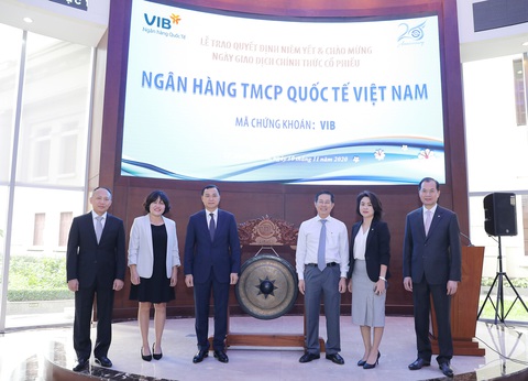 Gần 1 tỉ cổ phiếu VIB chính thức niêm yết trên sàn HoSE - Ảnh 2. Gần 1 tỉ cổ phiếu VIB chính thức niêm yết trên sàn HoSE - Ảnh 2.