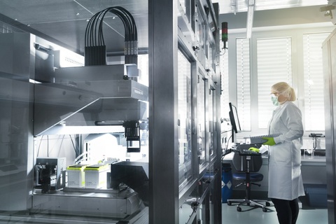 Pfizer và BioNTech: Vâng, chúng tôi đã nộp đơn xin cấp phép vắc xin COVID-19 - Ảnh 1. Pfizer và BioNTech: Vâng, chúng tôi đã nộp đơn xin cấp phép vắc xin COVID-19 - Ảnh 1.