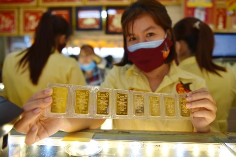 Giá vàng trong nước vọt lên 57,1 triệu đồng/lượng - Ảnh 1. Giá vàng trong nước vọt lên 57,1 triệu đồng/lượng - Ảnh 1.