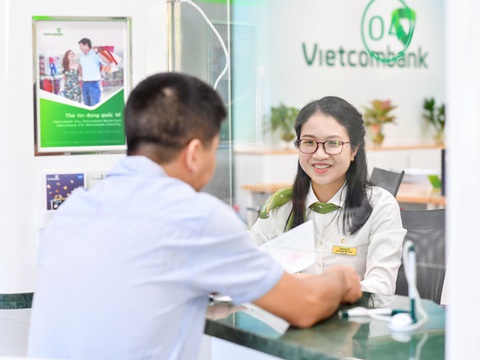 Giảm 1% lãi suất cho vay để hỗ trợ khách hàng bị lũ lụt ở miền Trung - Ảnh 1. Giảm 1% lãi suất cho vay để hỗ trợ khách hàng bị lũ lụt ở miền Trung - Ảnh 1.