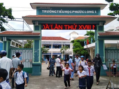 Trường bị tố bớt xén thức ăn của học sinh ở Nha Trang chọn bếp mới - Ảnh 1. Trường bị tố bớt xén thức ăn của học sinh ở Nha Trang chọn bếp mới - Ảnh 1.