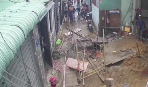 Video đứt cáp tại công trình xây dựng, 3 người rơi ầm xuống đất - Ảnh 2. Video đứt cáp tại công trình xây dựng, 3 người rơi ầm xuống đất - Ảnh 2.