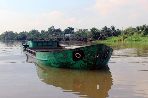 Nổ súng bắt cát tặc trên sông Đồng Nai - Ảnh 1. Nổ súng bắt cát tặc trên sông Đồng Nai - Ảnh 1.
