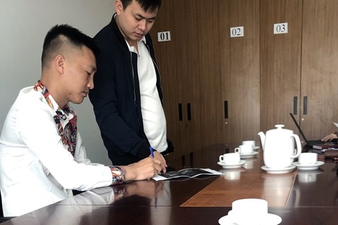 Huấn hoa hồng bị phạt 7,5 triệu đồng vì ghép video từ thiện miền Trung - Ảnh 1. Huấn hoa hồng bị phạt 7,5 triệu đồng vì ghép video từ thiện miền Trung - Ảnh 1.