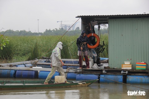 Đà Nẵng yêu cầu dân rút khỏi lồng bè trong chiều nay, cấm ra đường từ trưa mai - Ảnh 1. Đà Nẵng yêu cầu dân rút khỏi lồng bè trong chiều nay, cấm ra đường từ trưa mai - Ảnh 1.
