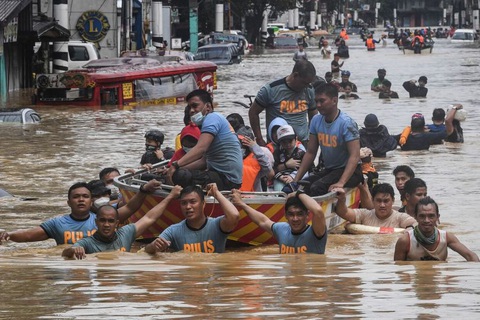 Bão Vamco quét qua Philippines, 26 người chết, lũ nhấn chìm hàng chục ngàn ngôi nhà - Ảnh 7. Bão Vamco quét qua Philippines, 26 người chết, lũ nhấn chìm hàng chục ngàn ngôi nhà - Ảnh 7.