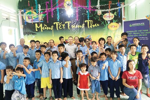 Herbalife Việt Nam tổ chức ngày hội Trung Thu cho các em nhỏ có hoàn cảnh khó khăn - Ảnh 4. Herbalife Việt Nam tổ chức ngày hội Trung Thu cho các em nhỏ có hoàn cảnh khó khăn - Ảnh 4.