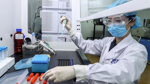 Trung Quốc khoe vắc xin chống được mọi chủng virus corona trên thế giới - Ảnh 2. Trung Quốc khoe vắc xin chống được mọi chủng virus corona trên thế giới - Ảnh 2.