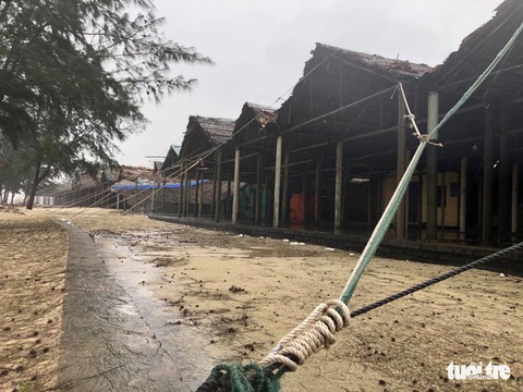 Vì sao bão số 13 tăng thêm 2 cấp và suy yếu khi vào bờ? - Ảnh 2. Vì sao bão số 13 tăng thêm 2 cấp và suy yếu khi vào bờ? - Ảnh 2.