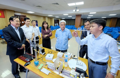 Giải quyết vấn đề của nhà trường, xã hội - Ảnh 1. Giải quyết vấn đề của nhà trường, xã hội - Ảnh 1.