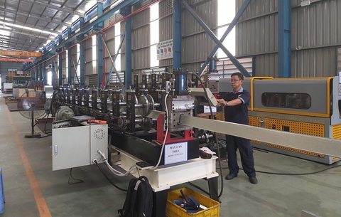 Sản xuất thoát bẫy thu nhập trung bình: Đưa VN thành trung tâm chế biến chế tạo - Ảnh 1. Sản xuất thoát bẫy thu nhập trung bình: Đưa VN thành trung tâm chế biến chế tạo - Ảnh 1.