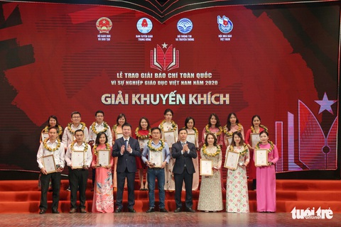 Báo Tuổi Trẻ đạt giải đặc biệt báo chí toàn quốc Vì sự nghiệp giáo dục Việt Nam năm 2020 - Ảnh 5. Báo Tuổi Trẻ đạt giải đặc biệt báo chí toàn quốc Vì sự nghiệp giáo dục Việt Nam năm 2020 - Ảnh 5.