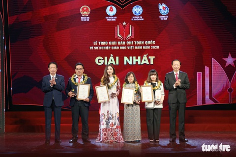 Báo Tuổi Trẻ đạt giải đặc biệt báo chí toàn quốc Vì sự nghiệp giáo dục Việt Nam năm 2020 - Ảnh 2. Báo Tuổi Trẻ đạt giải đặc biệt báo chí toàn quốc Vì sự nghiệp giáo dục Việt Nam năm 2020 - Ảnh 2.