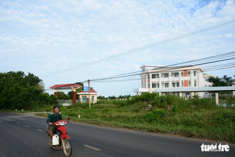 Trường nghề 60 tỉ đồng bỏ trống 2 năm nay không rõ nguyên nhân - Ảnh 4. Trường nghề 60 tỉ đồng bỏ trống 2 năm nay không rõ nguyên nhân - Ảnh 4.