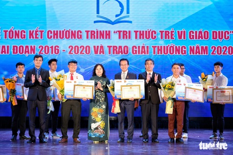 Xướng tên 3 công trình, sáng kiến vì giáo dục đoạt giải 100 triệu đồng - Ảnh 1. Xướng tên 3 công trình, sáng kiến vì giáo dục đoạt giải 100 triệu đồng - Ảnh 1.