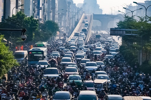 Thông xe đường trên cao, ngã tư Sở càng tắc - Ảnh 1. Thông xe đường trên cao, ngã tư Sở càng tắc - Ảnh 1.