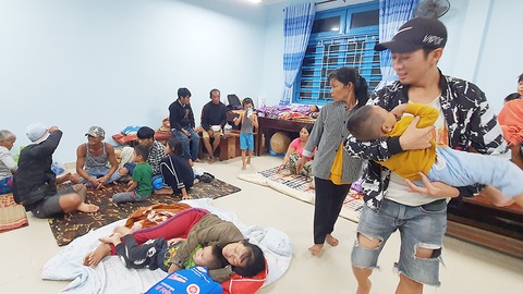 Cấm dân ra đường, hạn chế thiệt hại của bão - Ảnh 2. Cấm dân ra đường, hạn chế thiệt hại của bão - Ảnh 2.
