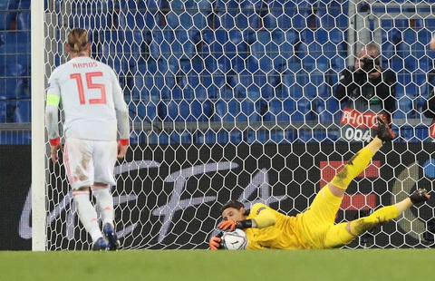 Ramos 2 lần đá hỏng phạt đền trong ngày lập kỷ lục - Ảnh 5. Ramos 2 lần đá hỏng phạt đền trong ngày lập kỷ lục - Ảnh 5.