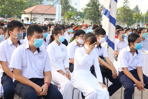 TP.HCM: Hàng trăm người tưởng niệm nạn nhân tai nạn giao thông - Ảnh 2. TP.HCM: Hàng trăm người tưởng niệm nạn nhân tai nạn giao thông - Ảnh 2.