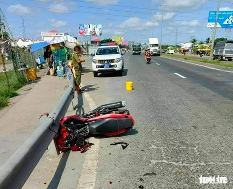 Truy tìm ôtô gây tai nạn làm chết người phụ nữ mang thai rồi bỏ trốn - Ảnh 1. Truy tìm ôtô gây tai nạn làm chết người phụ nữ mang thai rồi bỏ trốn - Ảnh 1.