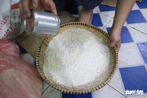 Thâu đêm nấu cháo miễn phí tặng người khó khăn - Ảnh 9. Thâu đêm nấu cháo miễn phí tặng người khó khăn - Ảnh 9.