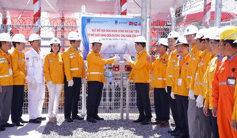 Dòng khí đầu tiên từ mỏ Sao Vàng - Đại Nguyệt cập bờ Long Hải - Ảnh 1. Dòng khí đầu tiên từ mỏ Sao Vàng - Đại Nguyệt cập bờ Long Hải - Ảnh 1.