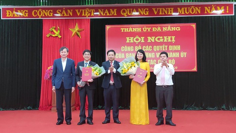 Đà Nẵng thay bí thư 4 quận, 2 giám đốc sở - Ảnh 1. Đà Nẵng thay bí thư 4 quận, 2 giám đốc sở - Ảnh 1.