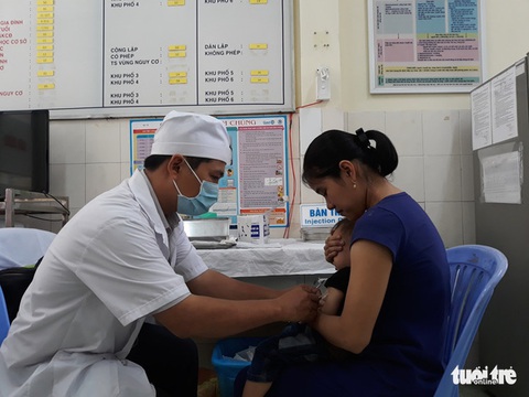 Thời tiết chuyển mùa, tiêm vắc xin nào ngừa bệnh? - Ảnh 1. Thời tiết chuyển mùa, tiêm vắc xin nào ngừa bệnh? - Ảnh 1.