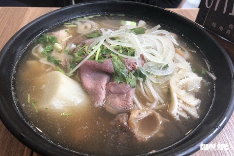 Ăn Pho Sai Gon ở Hong Kong, càng nao nao nhớ phở Sài Gòn - Ảnh 1. Ăn Pho Sai Gon ở Hong Kong, càng nao nao nhớ phở Sài Gòn - Ảnh 1.