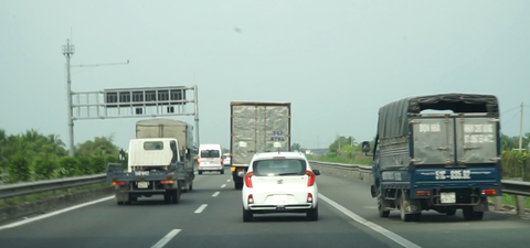 Xử phạt nguội xe vào làn dừng khẩn cấp trên đường cao tốc - Ảnh 1. Xử phạt nguội xe vào làn dừng khẩn cấp trên đường cao tốc - Ảnh 1.