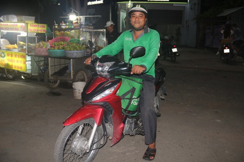 Nhường hỗ trợ để bạn khác đến trường - Ảnh 1. Nhường hỗ trợ để bạn khác đến trường - Ảnh 1.