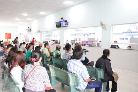 TP.HCM đi xe đò, tàu lửa, máy bay giảm hơn 40%, mua sắm xe hơi tăng 4,3% - Ảnh 1. TP.HCM đi xe đò, tàu lửa, máy bay giảm hơn 40%, mua sắm xe hơi tăng 4,3% - Ảnh 1.