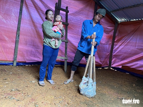Làng Tăk Pát hoang tàn sau lũ quét - Ảnh 15. Làng Tăk Pát hoang tàn sau lũ quét - Ảnh 15.
