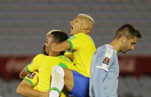 Suarez vắng mặt, Cavani thẻ đỏ, Uruguay thua Brazil 0-2 - Ảnh 2. Suarez vắng mặt, Cavani thẻ đỏ, Uruguay thua Brazil 0-2 - Ảnh 2.