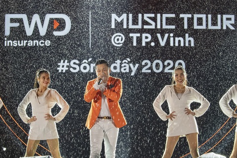 Tóc Tiên, Jack, Isaac, Dế Choắt hội ngộ trong đêm nhạc ‘Sống đầy’ tại Đà Nẵng - Ảnh 3. Tóc Tiên, Jack, Isaac, Dế Choắt hội ngộ trong đêm nhạc ‘Sống đầy’ tại Đà Nẵng - Ảnh 3.