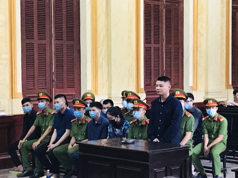 Giả danh công an lừa hàng chục tỉ đồng, nhóm người Trung Quốc hầu tòa - Ảnh 1. Giả danh công an lừa hàng chục tỉ đồng, nhóm người Trung Quốc hầu tòa - Ảnh 1.