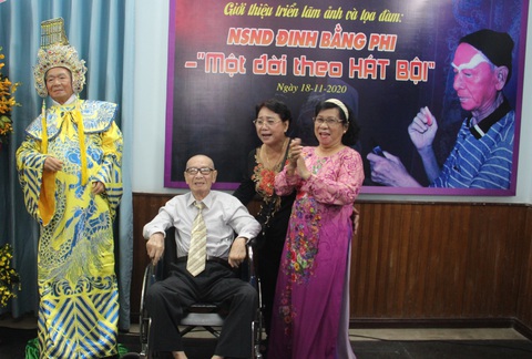Vinh danh NSND Đinh Bằng Phi - người thầy của nhiều thế hệ nghệ sĩ hát bội - Ảnh 1. Vinh danh NSND Đinh Bằng Phi - người thầy của nhiều thế hệ nghệ sĩ hát bội - Ảnh 1.