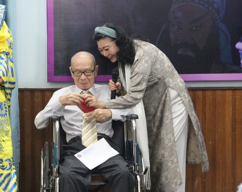 Vinh danh NSND Đinh Bằng Phi - người thầy của nhiều thế hệ nghệ sĩ hát bội - Ảnh 2. Vinh danh NSND Đinh Bằng Phi - người thầy của nhiều thế hệ nghệ sĩ hát bội - Ảnh 2.