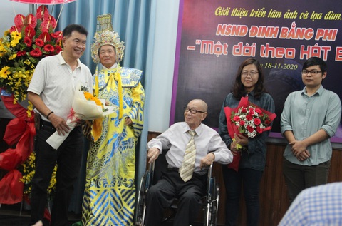 Vinh danh NSND Đinh Bằng Phi - người thầy của nhiều thế hệ nghệ sĩ hát bội - Ảnh 3. Vinh danh NSND Đinh Bằng Phi - người thầy của nhiều thế hệ nghệ sĩ hát bội - Ảnh 3.
