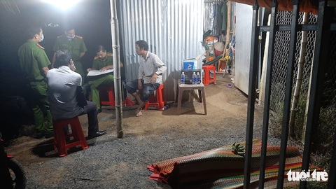 Nghi án đâm chết người tình rồi uống thuốc diệt cỏ tự vẫn vì ghen - Ảnh 1. Nghi án đâm chết người tình rồi uống thuốc diệt cỏ tự vẫn vì ghen - Ảnh 1.