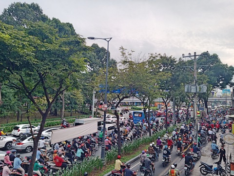 Nhiều dự án giải cứu kẹt xe sân bay Tân Sơn Nhất bị... tắc - Ảnh 1. Nhiều dự án giải cứu kẹt xe sân bay Tân Sơn Nhất bị... tắc - Ảnh 1.